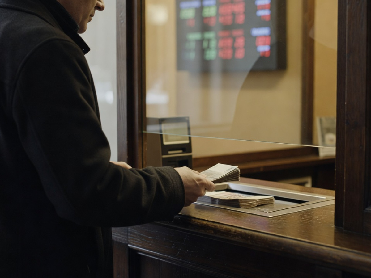 Jak rozpoznać rzeczywisty koszt wymiany gotówki w kantorze stacjonarnym i nie pomylić go z kursem na tablicy